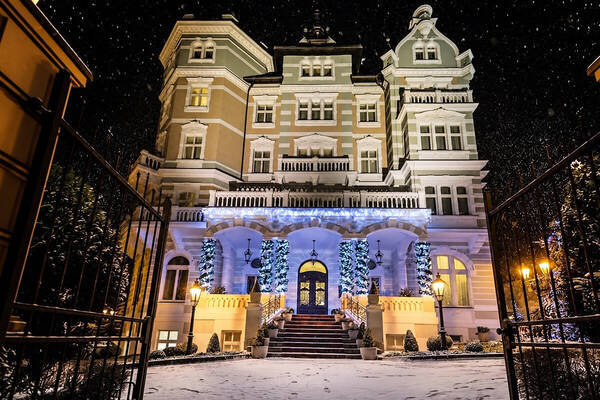 Vánoce v hotelu Savoy Westend