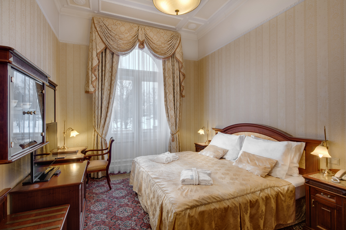 Executive Suite I.