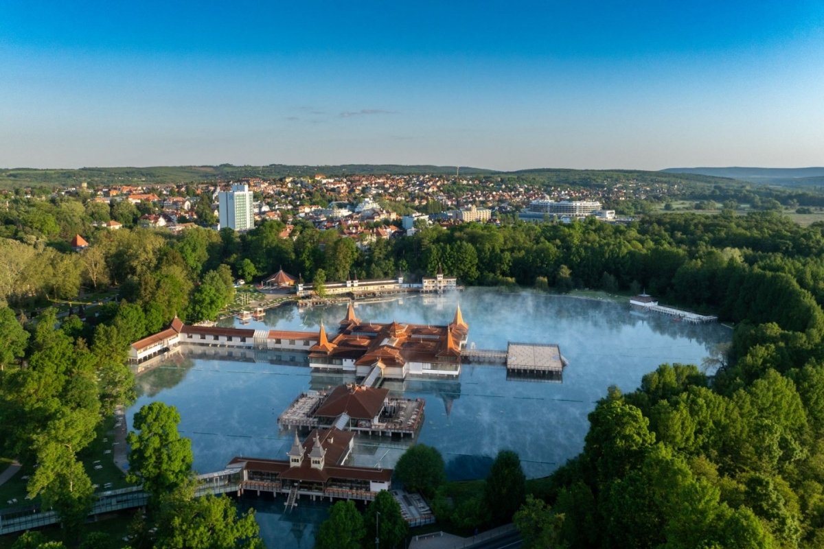 Panorama relax se vstupem do terálního jezera Hévíz