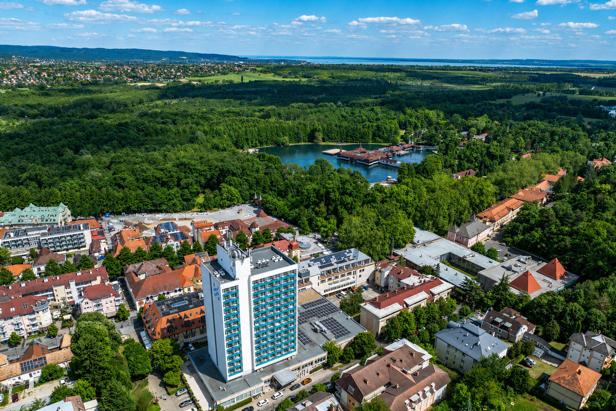 Panorama relax se vstupem do terálního jezera Hévíz